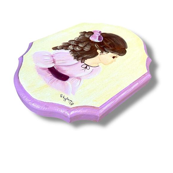 VTG 70s Wood Plaque Wall Art Hand Painted Brown Hair Girl Portrait Purple - Picture 7 of 9
